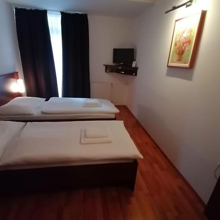 Hotel Arli Senica Dış mekan fotoğraf