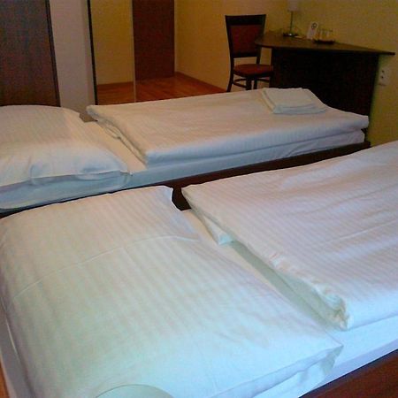 Hotel Arli Senica Oda fotoğraf
