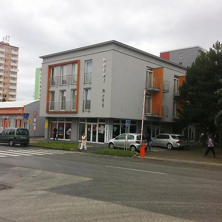 Hotel Arli Senica Dış mekan fotoğraf