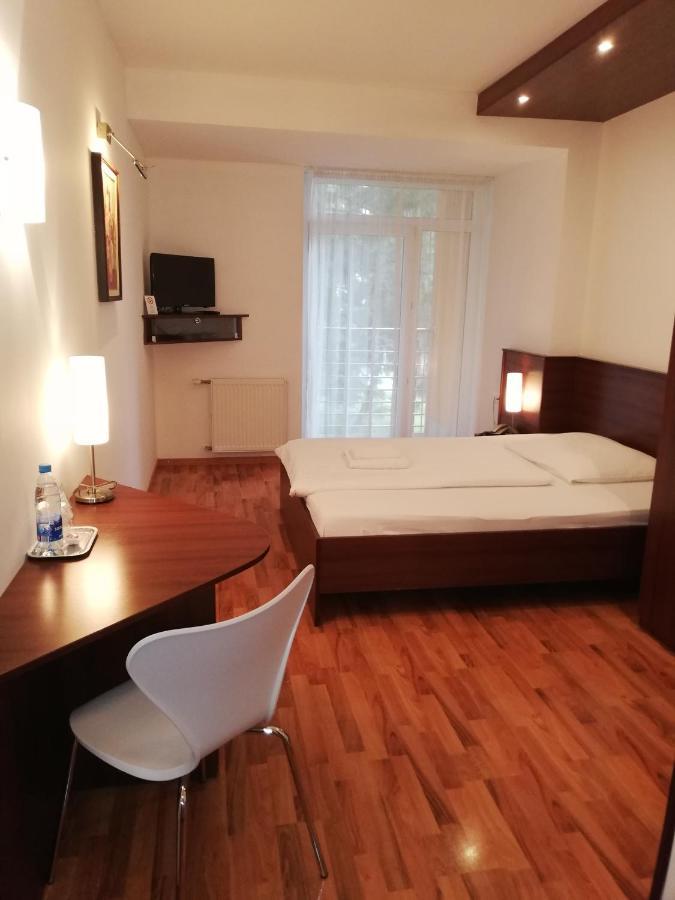 Hotel Arli Senica Dış mekan fotoğraf