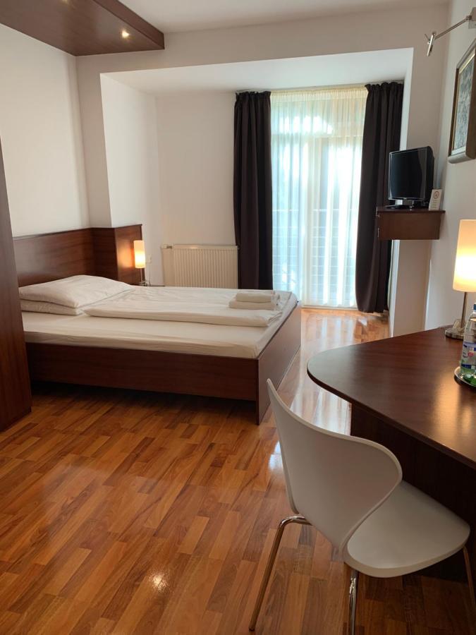 Hotel Arli Senica Dış mekan fotoğraf
