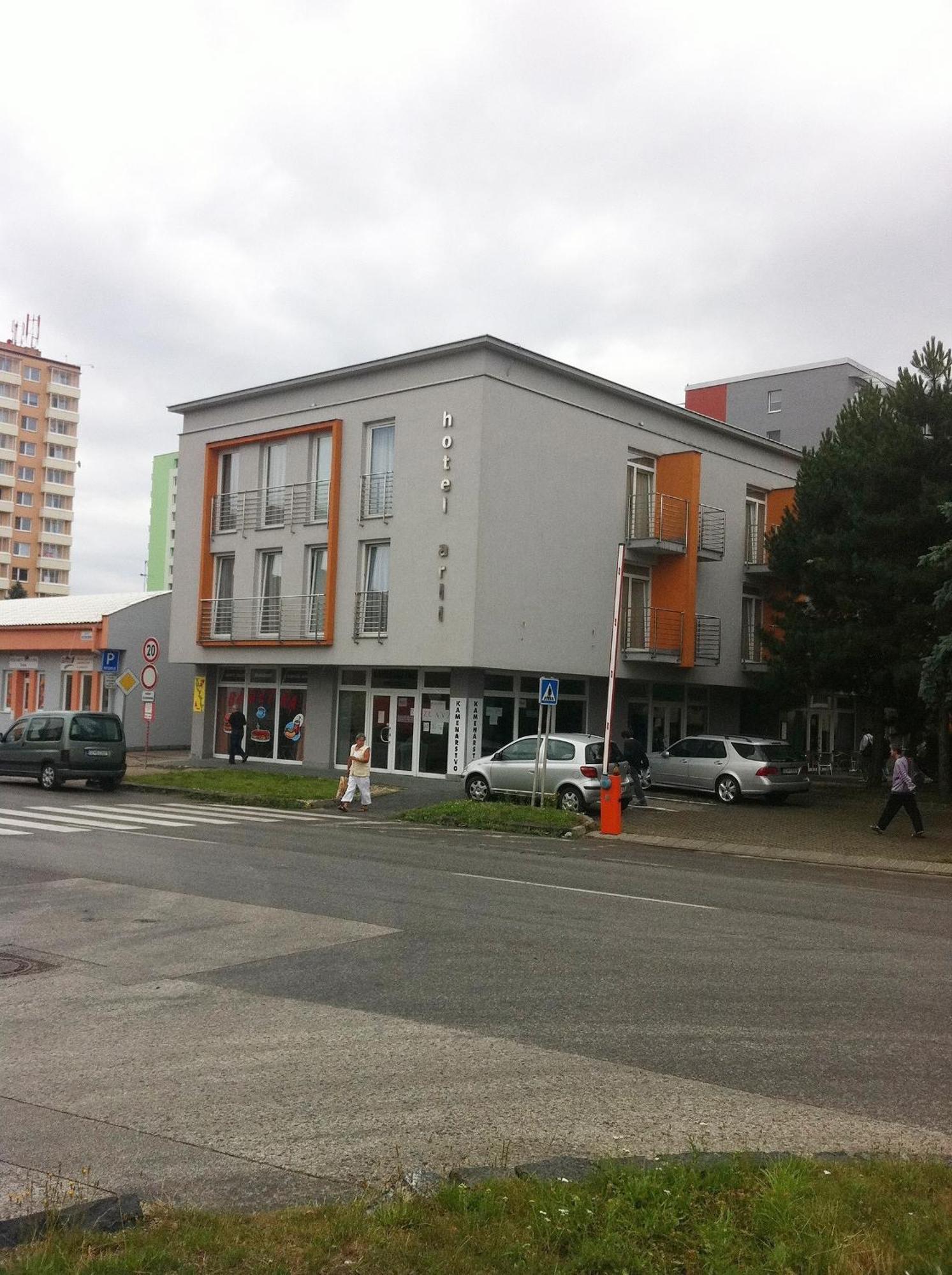 Hotel Arli Senica Dış mekan fotoğraf