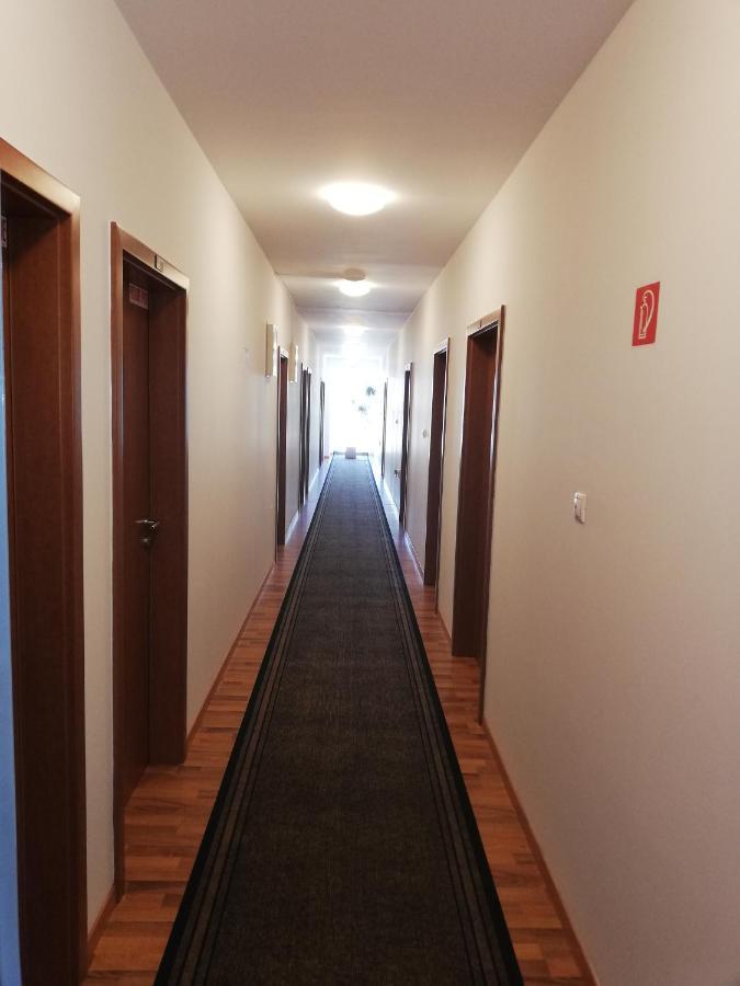 Hotel Arli Senica Dış mekan fotoğraf
